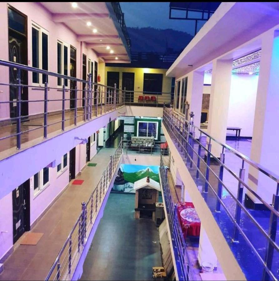 Flying Penguin Hostel Rishikesh Ngoại thất bức ảnh